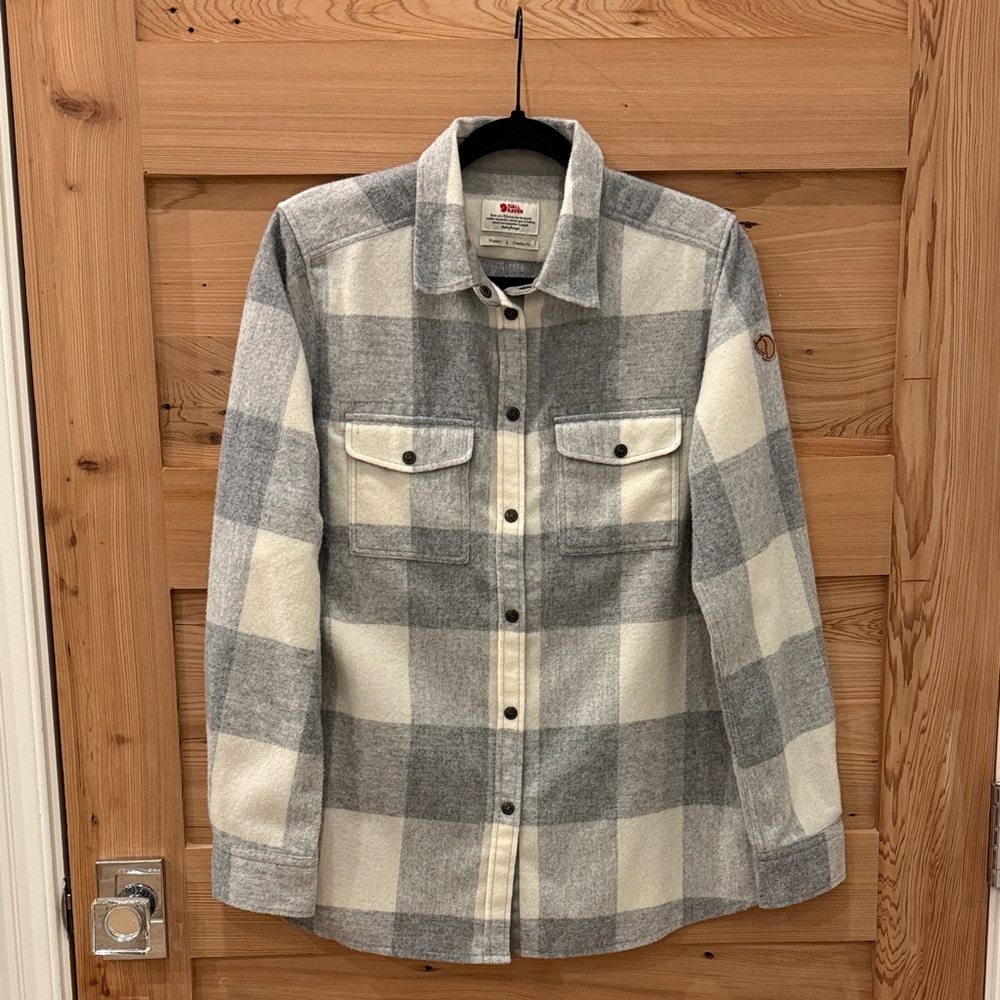 Women's Gray and White Button Down Shirt